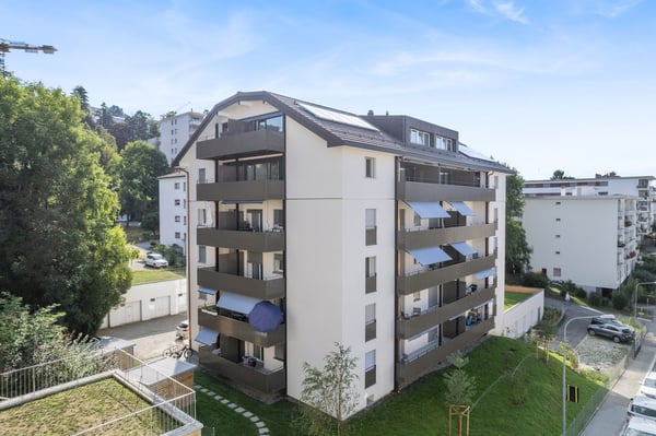 Spacieux studio entièrement rénové avec grand balcon 1