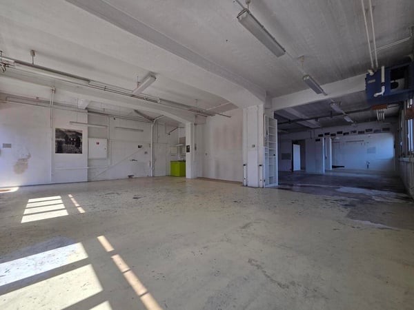 230 m² de plain-pied avec quai de chargement: bail jusqu'au 31.12.2029 3
