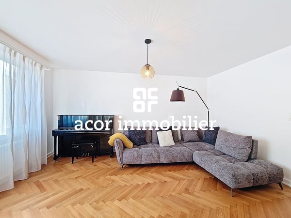 Magnifique appartement rénové avec cachet au coeur de Sierre! 1