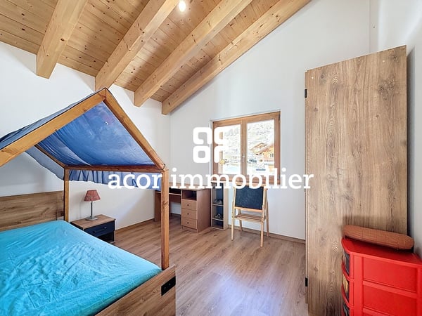 Chalet lumineux aux Haudères avec vue dégagée sur les montagnes 4