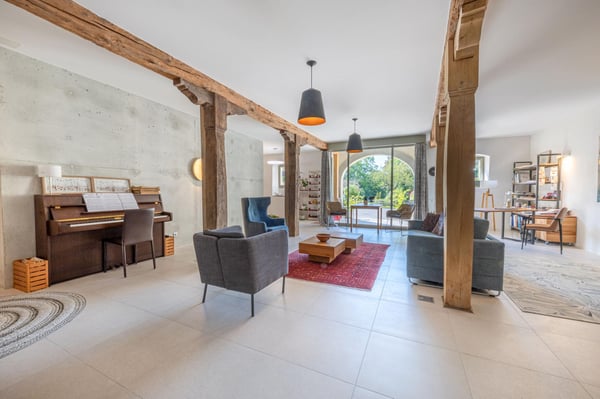 Bâtisse du XVIème siècle entièrement rénovée 3