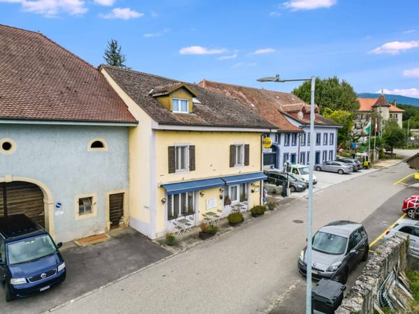 Immeuble mixte à Agiez 8