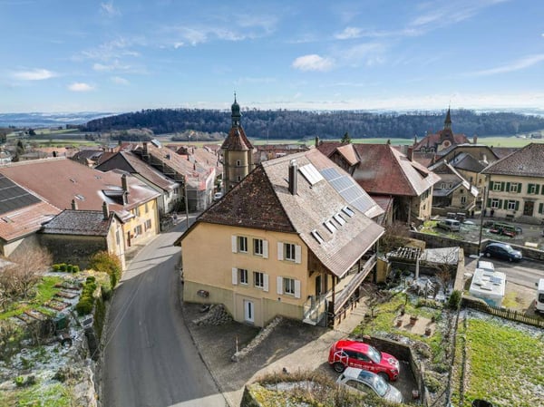 Maison familiale ou immeuble de 3 appts à Baulmes 1