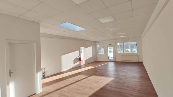 Nouvelle opportunité  Surface tertiaire flexible de 180 m²  Divisible dès 90 m² 2