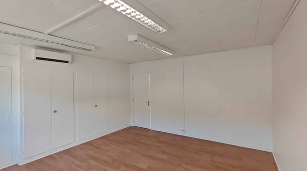 Nouvelle opportunité  Surface tertiaire flexible de 180 m²  Divisible dès 90 m² 9