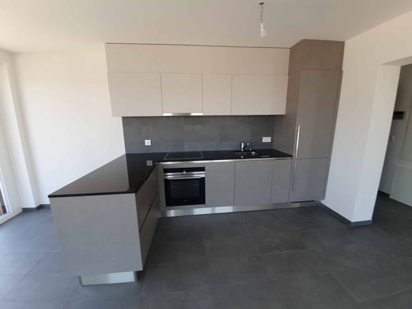 Très bel appartement au 9ème étage avec vue sur le lac de Neuchâtel et le Jura 4