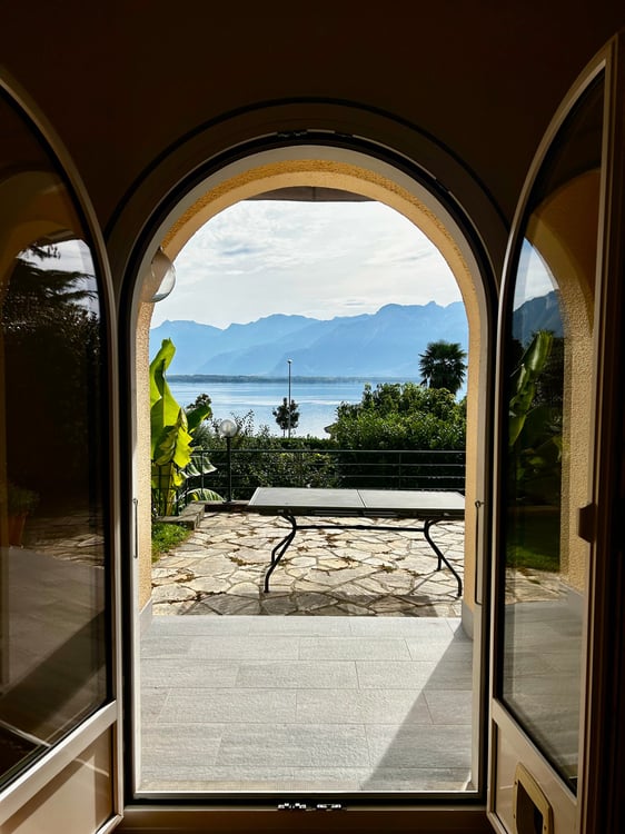 Spacieux appartement avec terrasse, jardin et vue panoramique sur le lac à Montreux 1