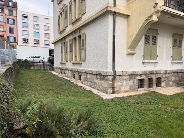 A SAISIR JOLI 1.5 PIECES AVEC JARDIN PRIVATIF 12