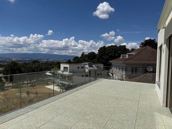 2.5 pièces en attique avec grande terrasse et vue sur le lac 2