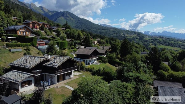 À vendre - Chalet de charme de 6 pièces avec piscine à Savièse 1