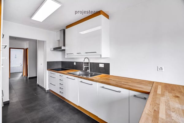 Appartement avec cheminée, rénové avec soin, grand balcon plein sud, dans un cadre verdoyant et familial 5