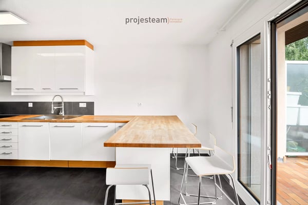 Appartement avec cheminée, rénové avec soin, grand balcon plein sud, dans un cadre verdoyant et familial 3