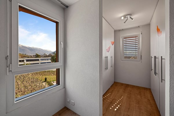 MAGNIFIQUE VILLA CONTEMPORAINE 2 PCES ½ DE 250 M2 AU COEUR DES VIGNES À NOËS (SIERRE) 19