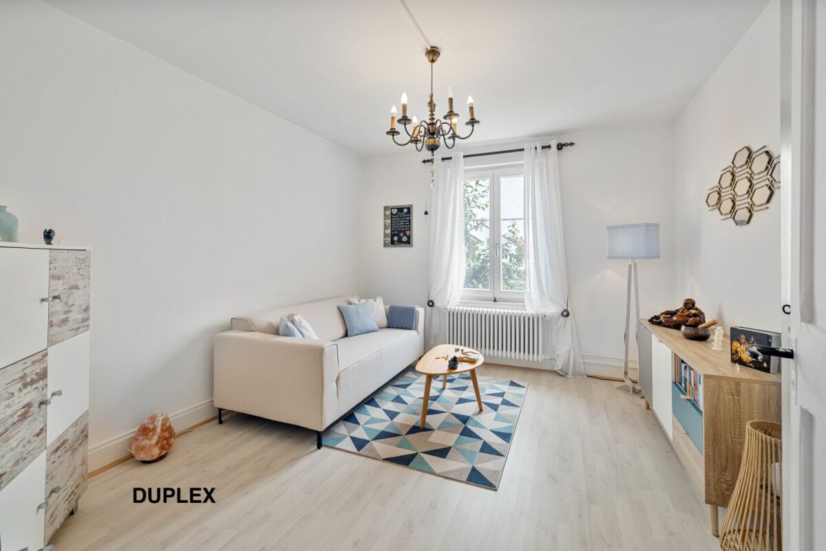 Corps de ferme de 820 m² comprenant 3 appartements et 2 granges partiellement rénovées, à 8 km d'Avenches et à 25 km de Neuchâtel et Fribourg. copie