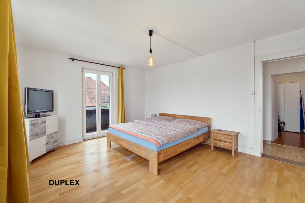 Corps de ferme de 820 m² comprenant 3 appartements et 2 granges partiellement rénovées, à 8 km d'Avenches et à 25 km de Neuchâtel et Fribourg. copie