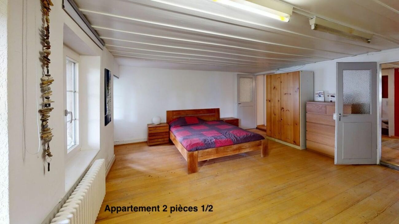Corps de ferme de 820 m² comprenant 3 appartements et 2 granges partiellement rénovées, à 8 km d'Avenches et à 25 km de Neuchâtel et Fribourg. copie