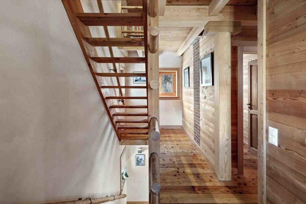 Un chalet d'exception en résidence secondaire, accessible aux acheteurs étrangers, à deux pas du centre du village d'Evolène. 11