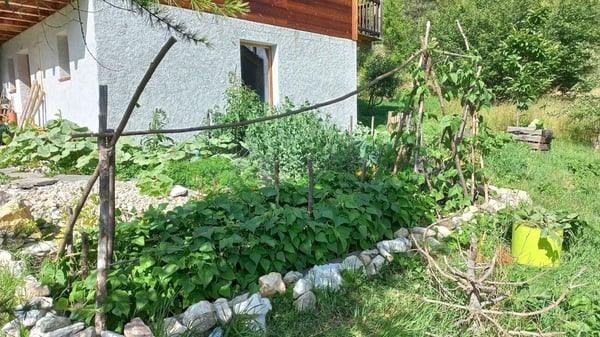 Un chalet d'exception en résidence secondaire, accessible aux acheteurs étrangers, à deux pas du centre du village d'Evolène. 27