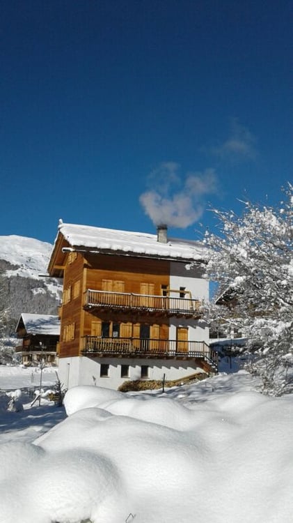 Un chalet d'exception en résidence secondaire, accessible aux acheteurs étrangers, à deux pas du centre du village d'Evolène. 26