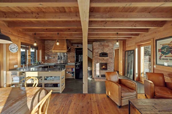 Un chalet d'exception en résidence secondaire, accessible aux acheteurs étrangers, à deux pas du centre du village d'Evolène. 3