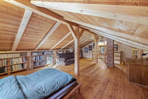 Un chalet d'exception en résidence secondaire, accessible aux acheteurs étrangers, à deux pas du centre du village d'Evolène. 20