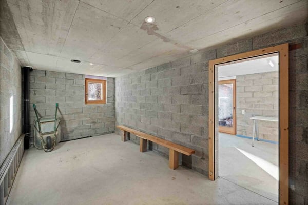 Un chalet d'exception en résidence secondaire, accessible aux acheteurs étrangers, à deux pas du centre du village d'Evolène. 30