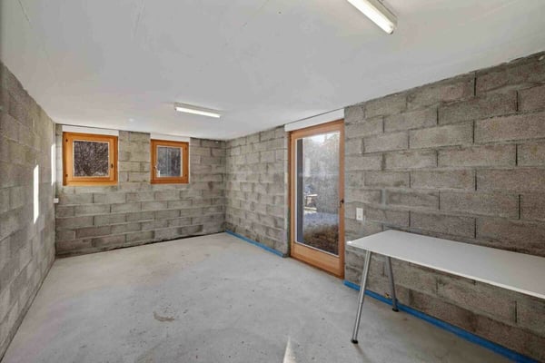 Un chalet d'exception en résidence secondaire, accessible aux acheteurs étrangers, à deux pas du centre du village d'Evolène. 29