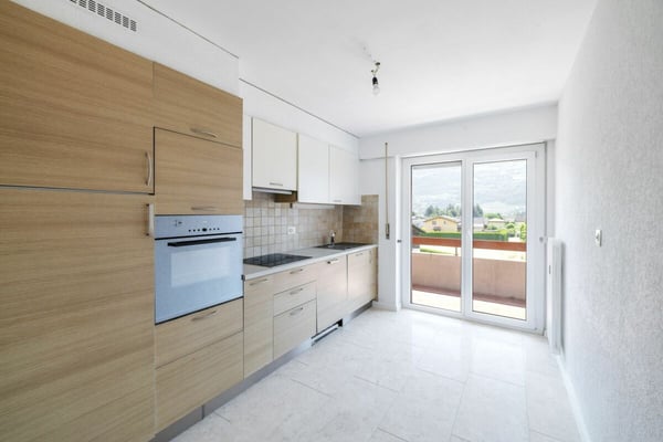 Lumineux appartement de 3,5 pièces rénové, offrant une surface brute de 79 m² 5
