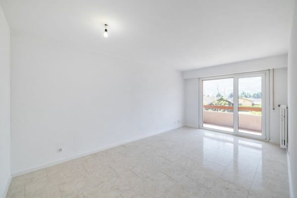 Lumineux appartement de 3,5 pièces rénové, offrant une surface brute de 79 m² 7