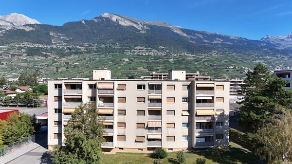 Spacieux attique 4 pièces 1/2 de 111 m2 bruts à Conthey 2