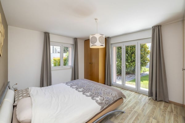 Splendide villa 6 pièces 1/2 de 297 m2 avec un magnifique extérieur 9