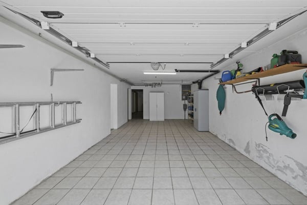 Splendide villa 6 pièces 1/2 de 297 m2 avec un magnifique extérieur 26