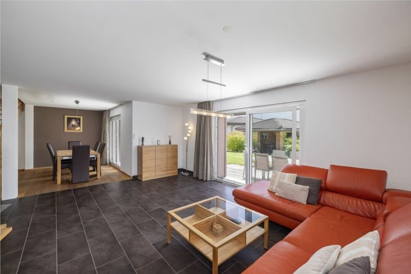 Splendide villa 6 pièces 1/2 de 297 m2 avec un magnifique extérieur 4