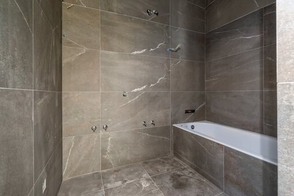 Exclusive Luxury Garden Apartment in Plans-Mayens 3