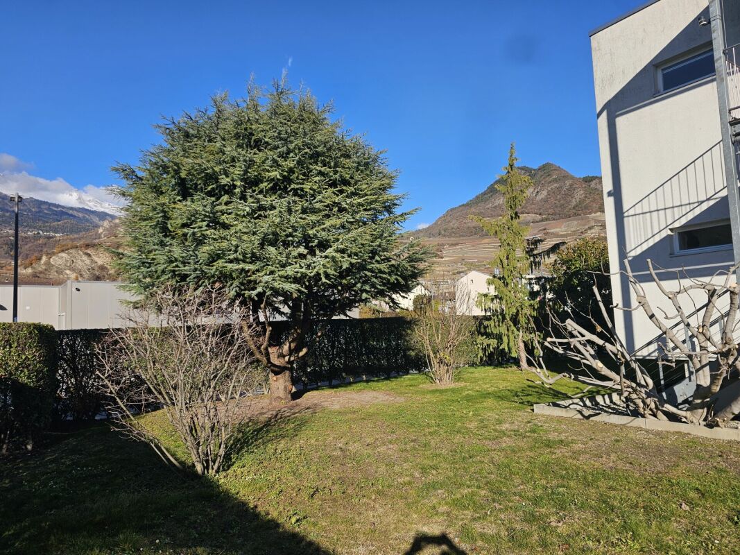 Appartement 4,5 pièces au rez-de-chaussée avec jardin privatif à Uvrier