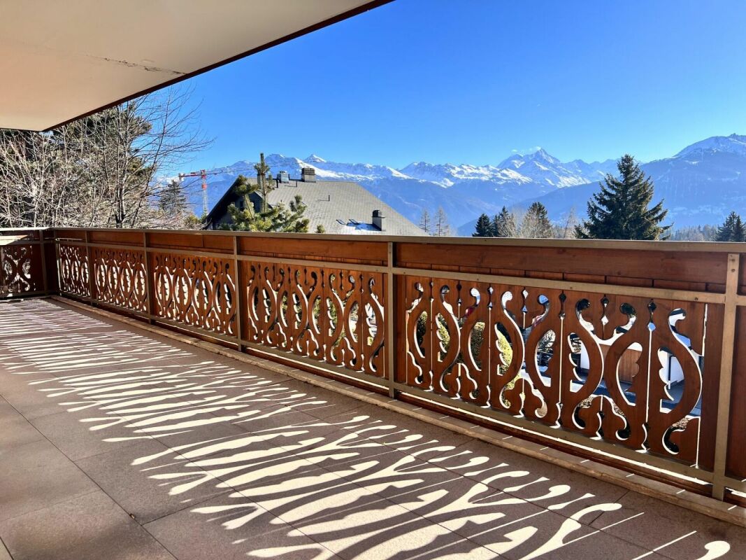 Appartement de 5,5 pces avec magnifique balcon-terrasse de 80 m2