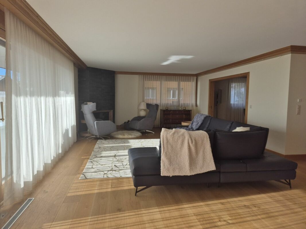 Appartement de 5,5 pces avec magnifique balcon-terrasse de 80 m2