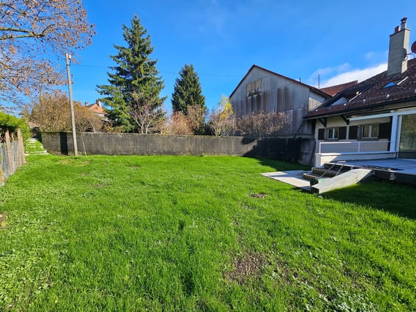Magnifique propriété de 3 appartements à Longirod avec jardin 3
