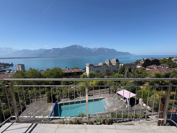 Charmant appartement de 2.5 pièces avec petit bureau et vue lac à Montreux 1