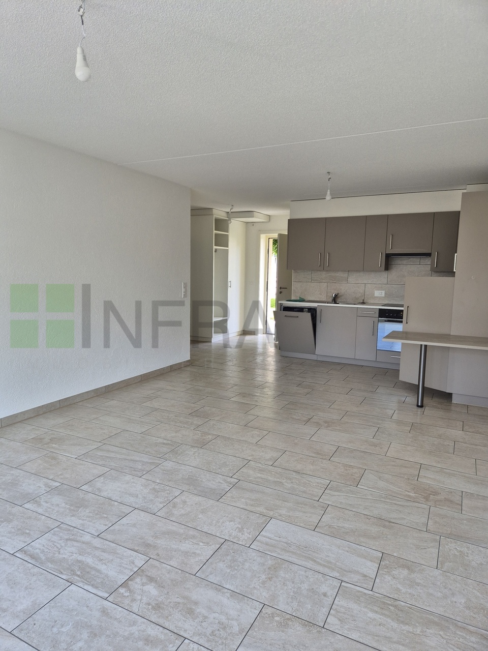 Bild Appartement de 127 m4 au rez-de-chaussée comprenant : Un hall Une cuisine ouverte sur le séjour Un balcon Une chambre Une salle de douche Une colonne de...