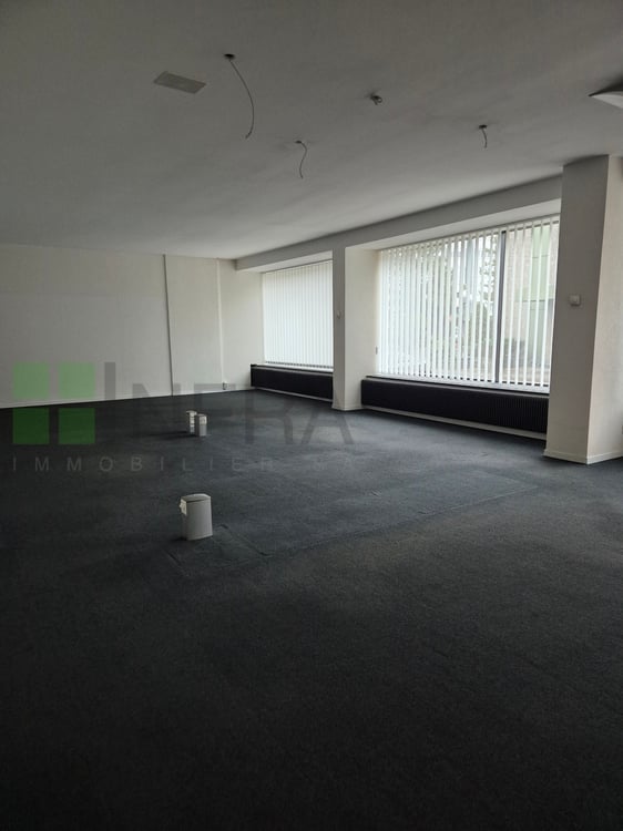 A ne pas manquer ! Surface commerciale de 163 m2 2