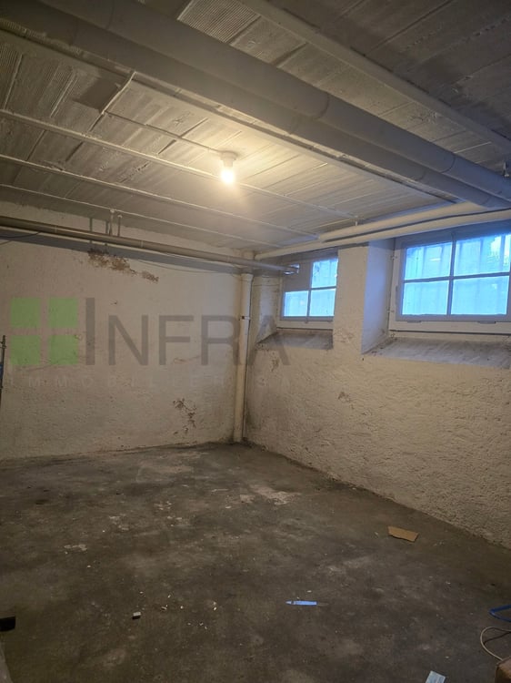 Local pour stockage d'environ 20 m2 1