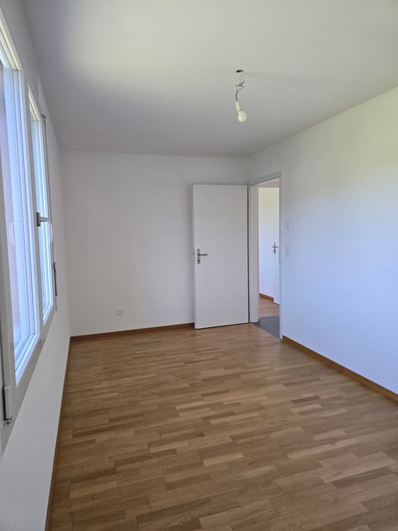 Logement 4,5 pièces au 1er étage de 100 m2, avec ascenseur 10