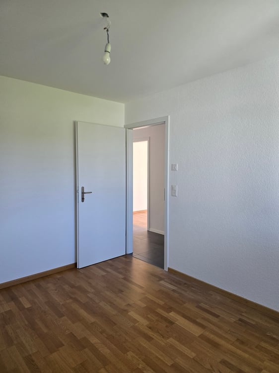 Logement 4,5 pièces au 1er étage de 100 m2, avec ascenseur 8