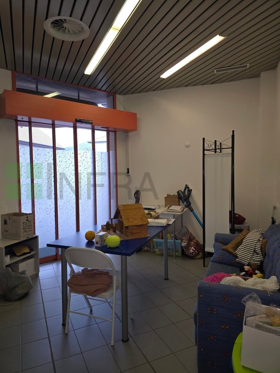 Surface commerciale de 13 m2 4