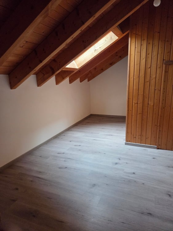 Attique en duplex de 107 m2 au 3ème étage, sans ascenseur 3