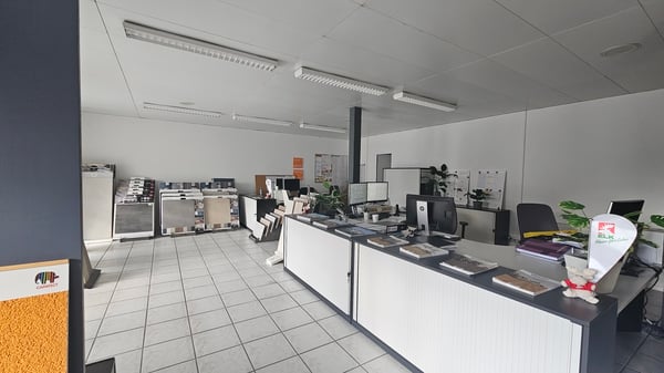 Lot à vendre - Surface commerciale et appartement de 4.5 pièces 4