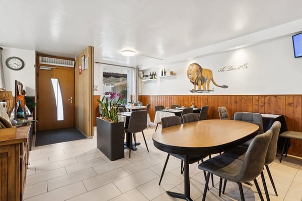 Immeuble mixte avec restaurant- Excellent potentiel de rendement 5