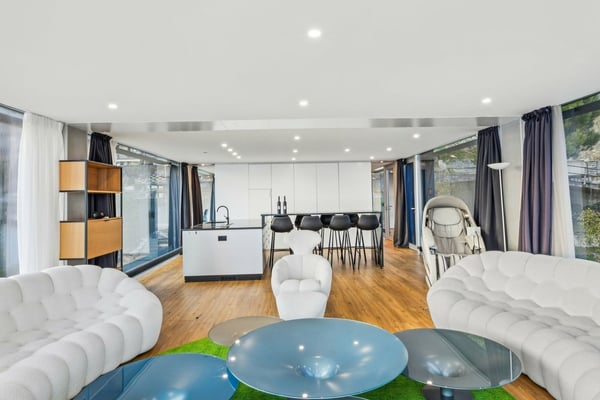 Chef-d'OEuvre au coeur de la Riviera ! Vue à 310, à 10 minutes de Vev 6