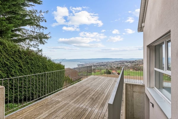 Entre lac et vignes : une villa moderne au charme irrésistible 8